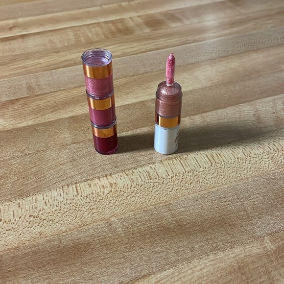 Sweet and Shimmer lip gloss 4 different color compact tube - Picture 3 of 7